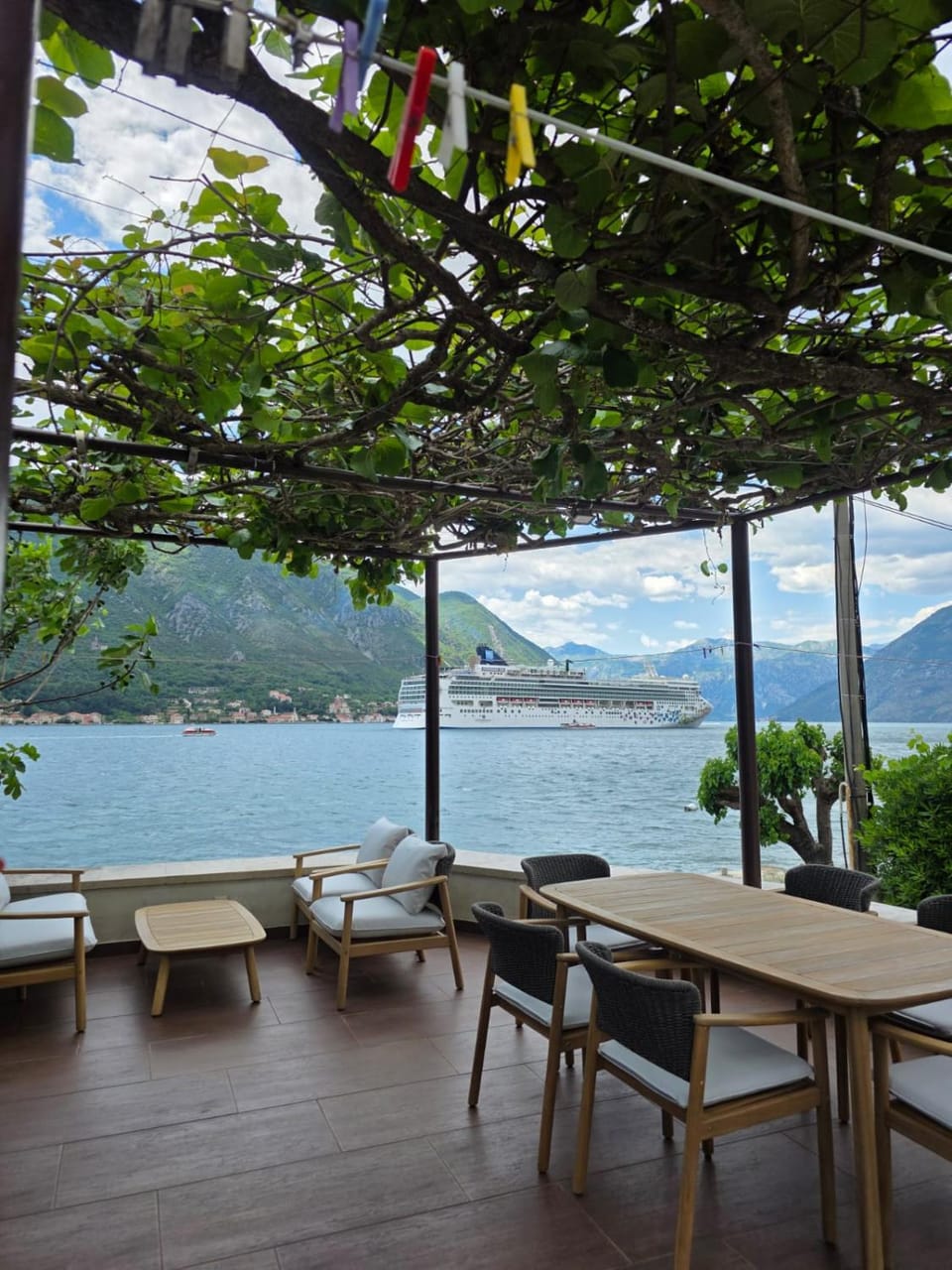 Studio Scala in a seaside house Apartment in Dobrota