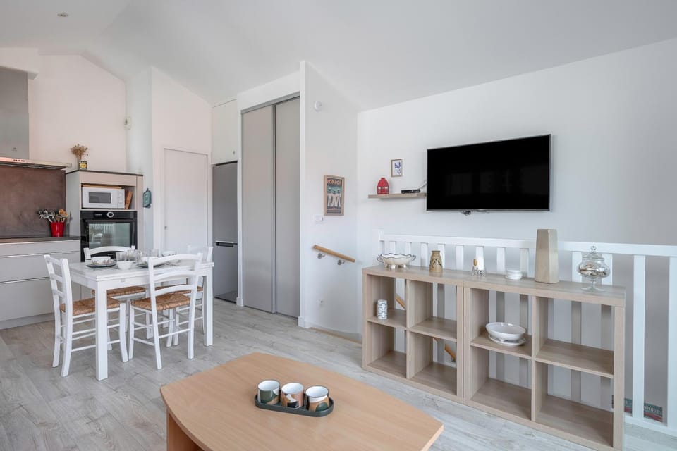 Communal lounge/ TV room, Living room