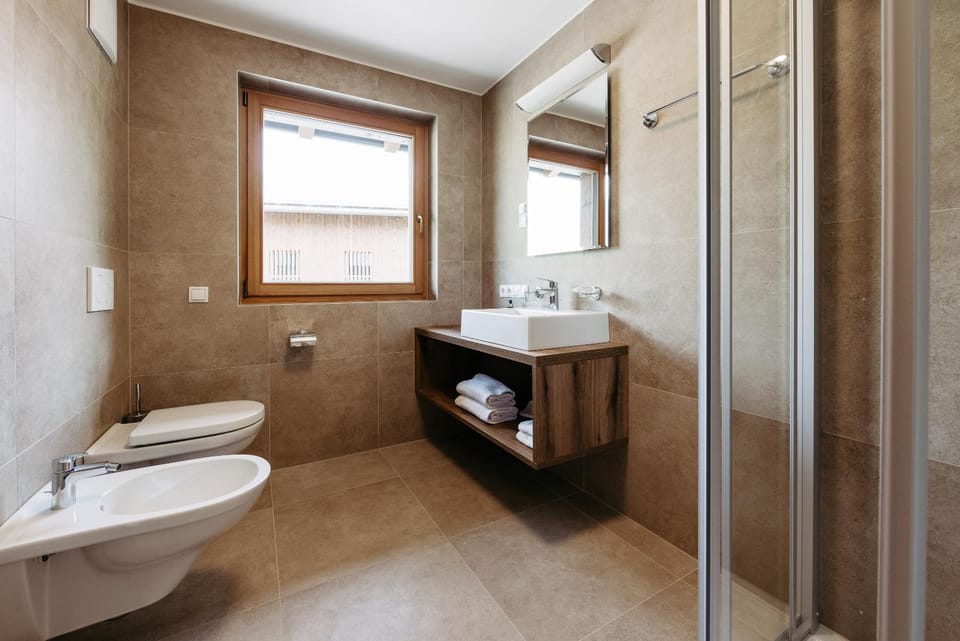 Shower, Toilet, Bathroom, Bath