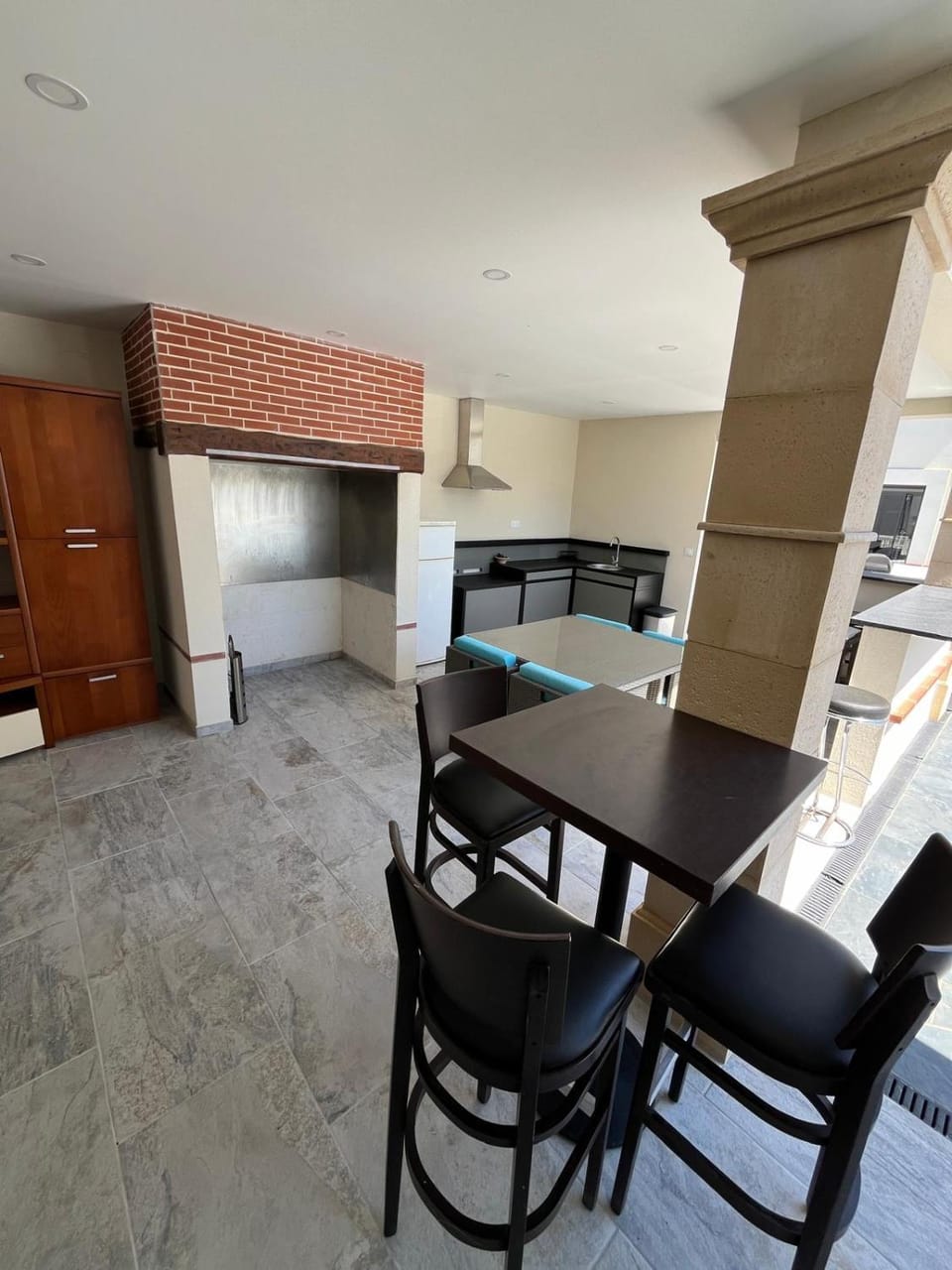 Kitchen or kitchenette, Dining area