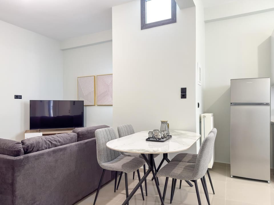 Kitchen or kitchenette, Seating area, Dining area, minibar, oven