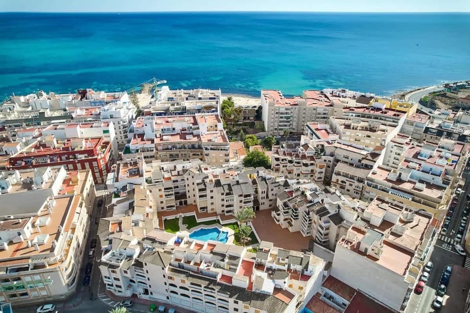 Modern Relax Oasis with Pool, 150m from the Sea House in Torrevieja