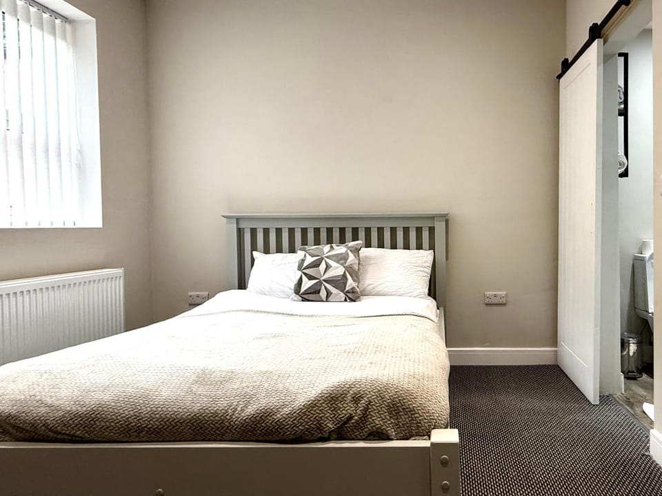 Budget Lovely Flats by the Forest Tram Stop in Nottingham Apartment in Nottingham