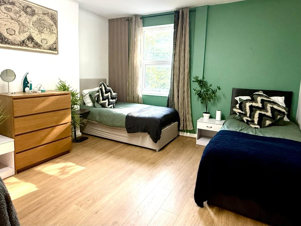 Budget Lovely Flats by the Forest Tram Stop in Nottingham Apartment in Nottingham