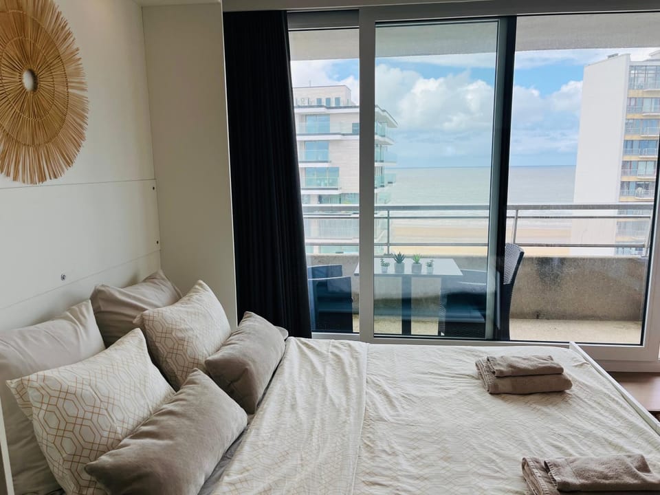 Bed, Sea view