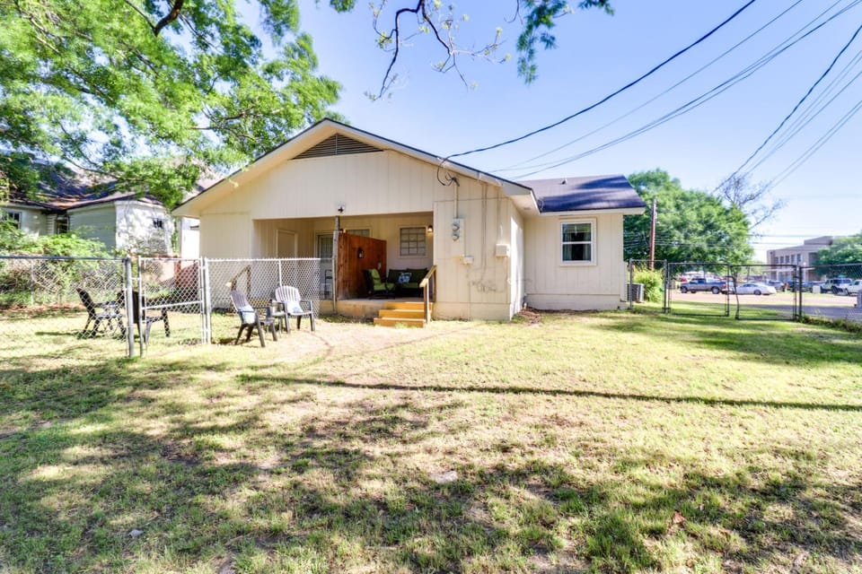 Walk to Dining & Shops: Dtwn Brookhaven Home! House in Mississippi