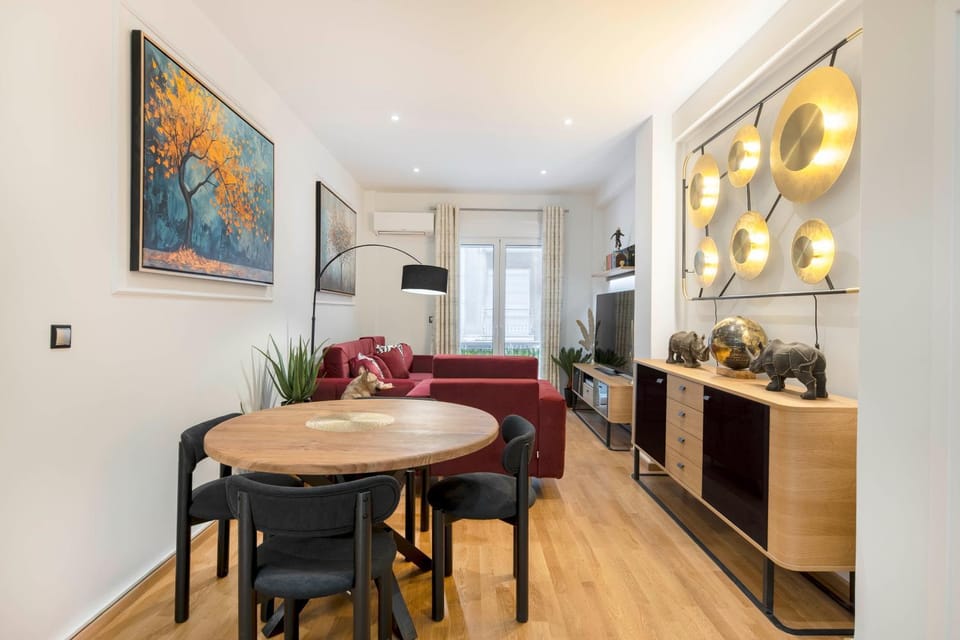 TV and multimedia, Living room, Seating area, Dining area