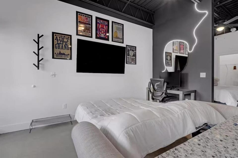 Bed, Living room