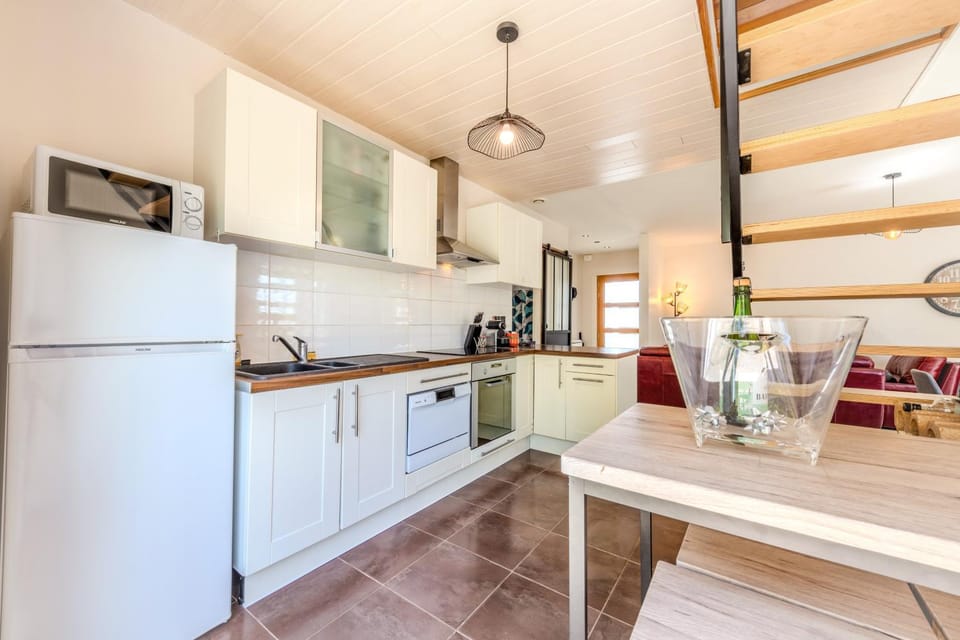 Kitchen or kitchenette, Living room