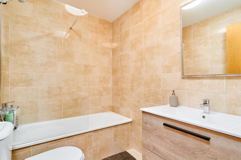 Bathroom, Living room
