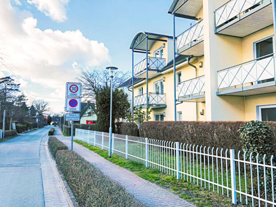 Property building, Balcony/Terrace, Street view