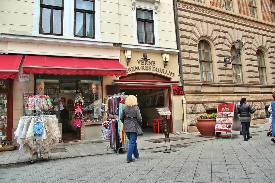 Restaurant/places to eat, Facade/entrance, Off site
