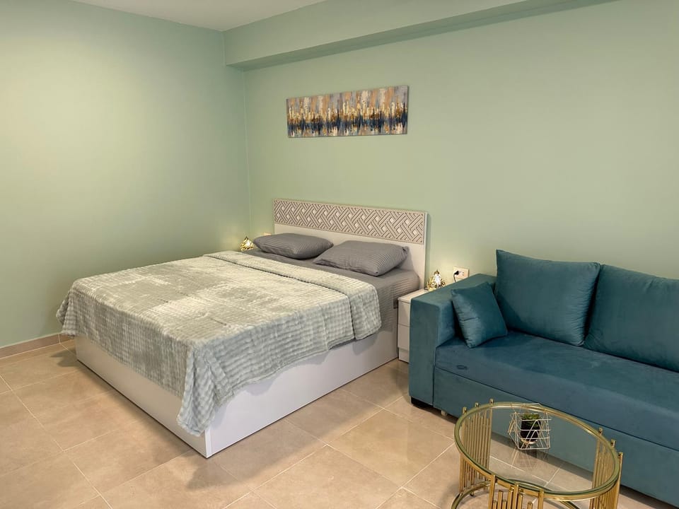 Bed, Seating area, Bedroom