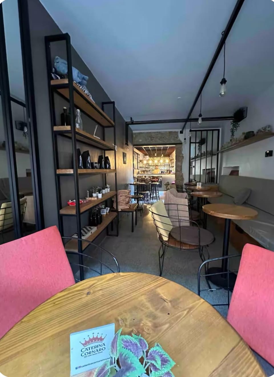 Restaurant/places to eat, Seating area