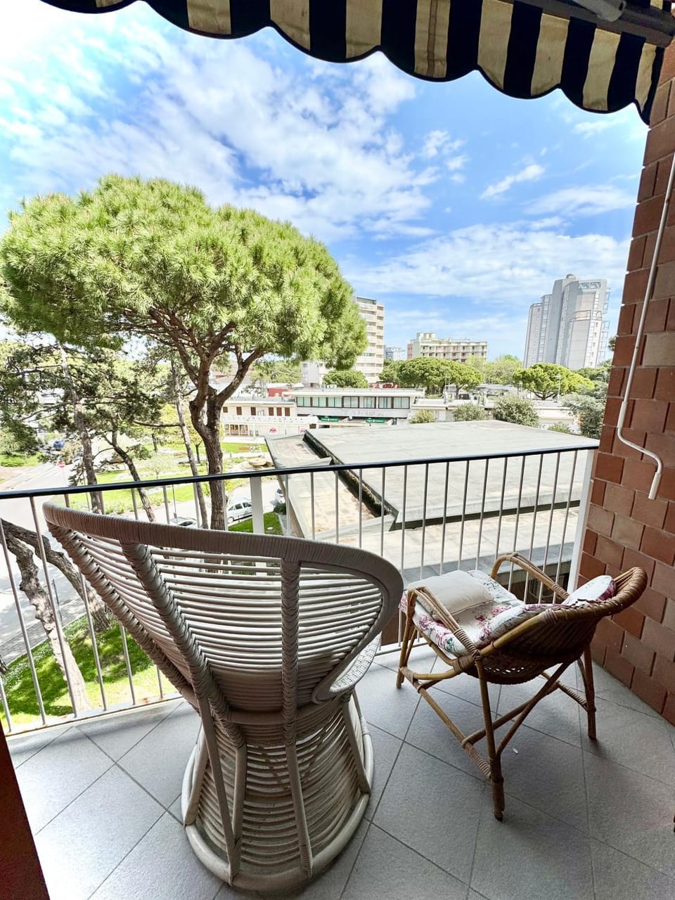 Spring, View (from property/room), Balcony/Terrace
