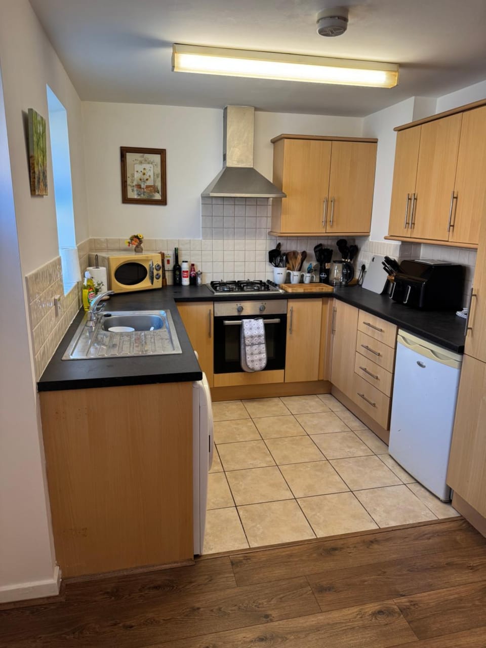Kitchen or kitchenette, oven, pet friendly, stove