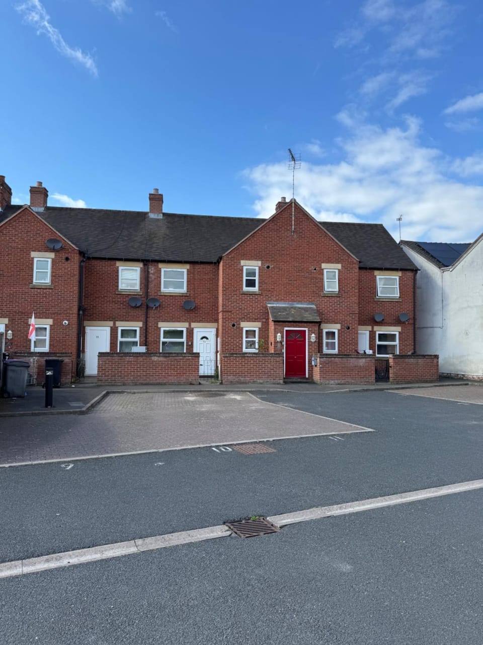 Property building, Day, Neighbourhood, Street view, Location