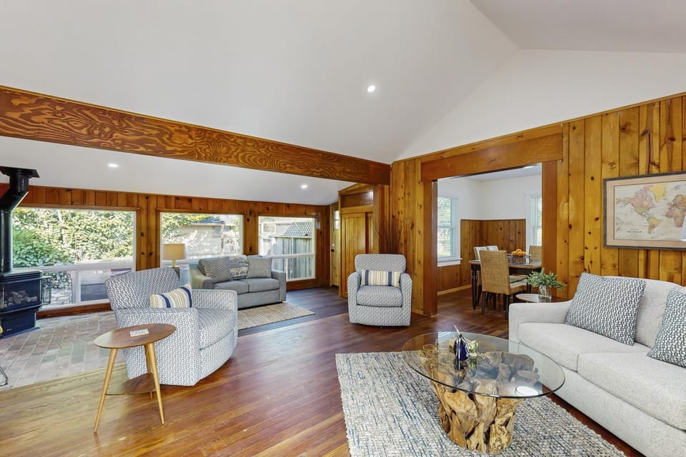 Coastal Cottage - Hot Tub Yard Pets Welcome House in Mendocino County