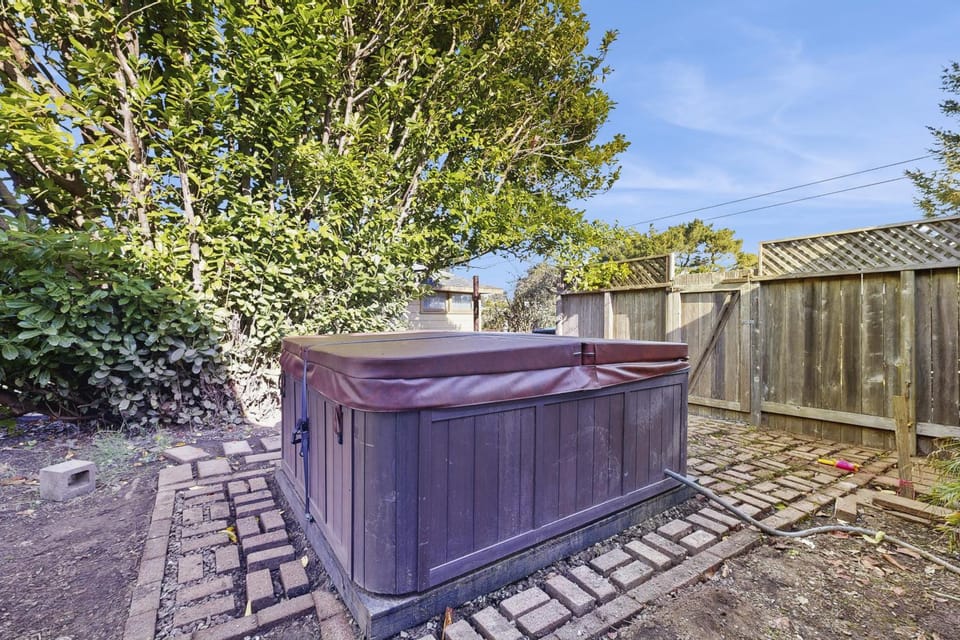 Coastal Cottage - Hot Tub Yard Pets Welcome House in Mendocino County