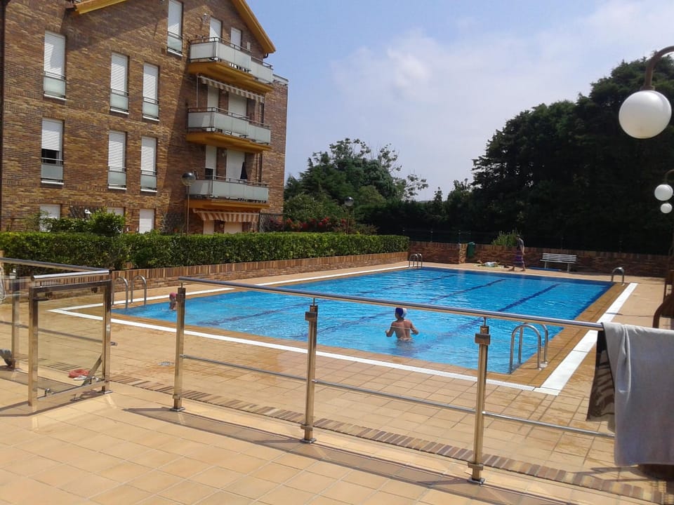 Swimming pool, Swimming pool