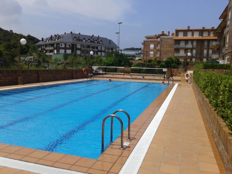 Swimming pool, Swimming pool
