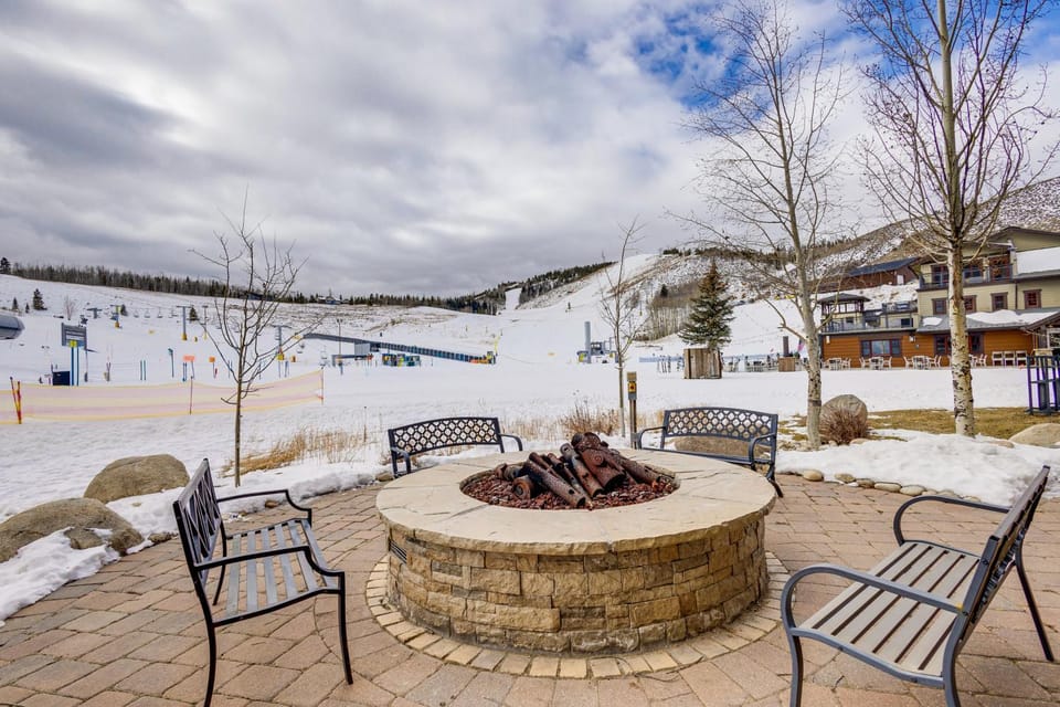 Granby Ranch Condo w/ Mtn-View: Trails & Hot-Tub! House in Granby