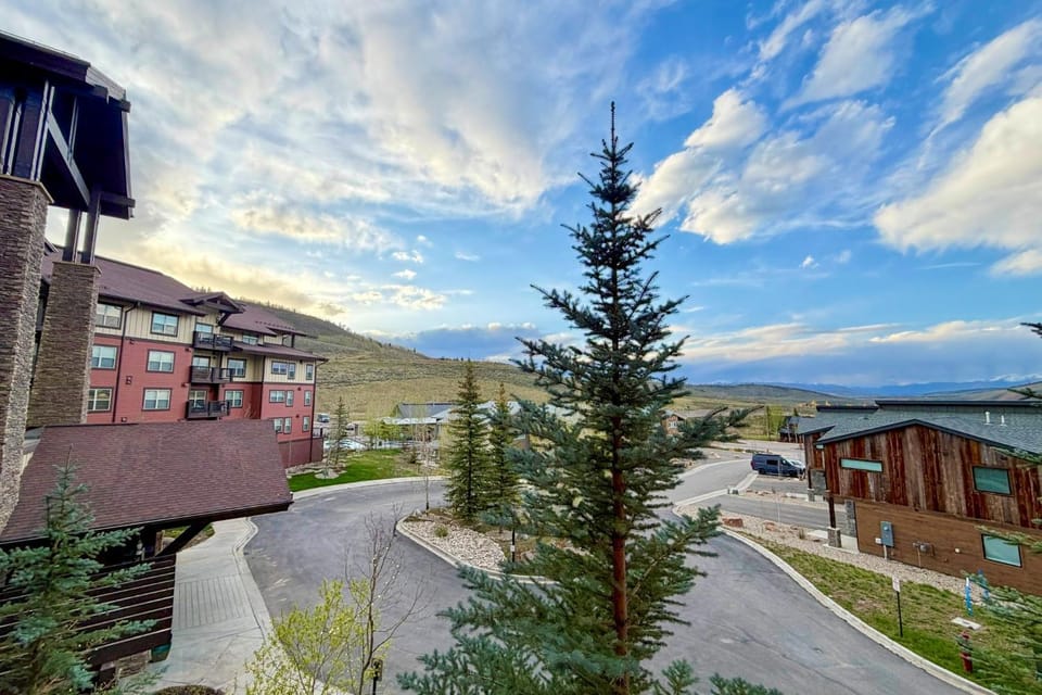 Granby Ranch Condo w/ Mtn-View: Trails & Hot-Tub! House in Granby
