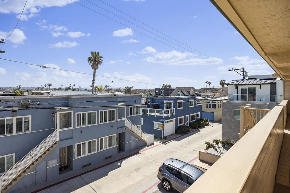 Shoreline Hideaway Apartment in Mission Beach