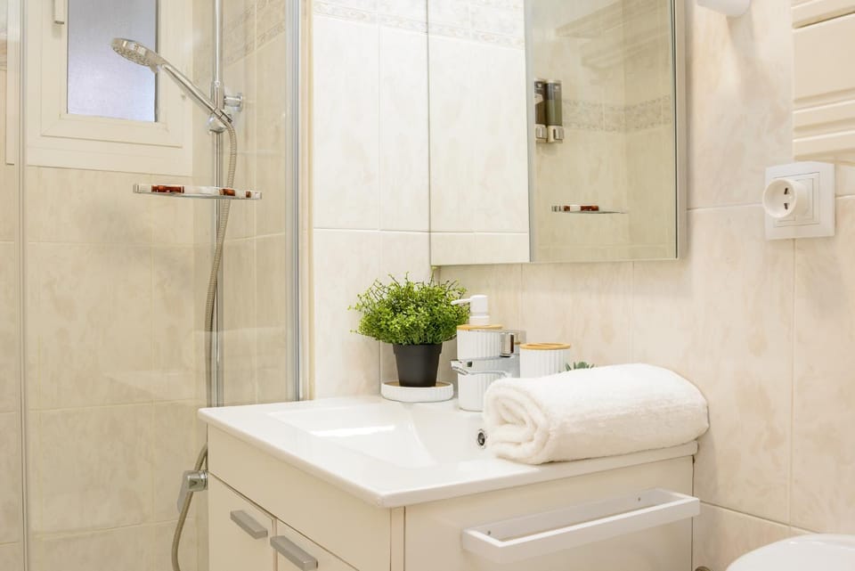 Shower, Bathroom, towels