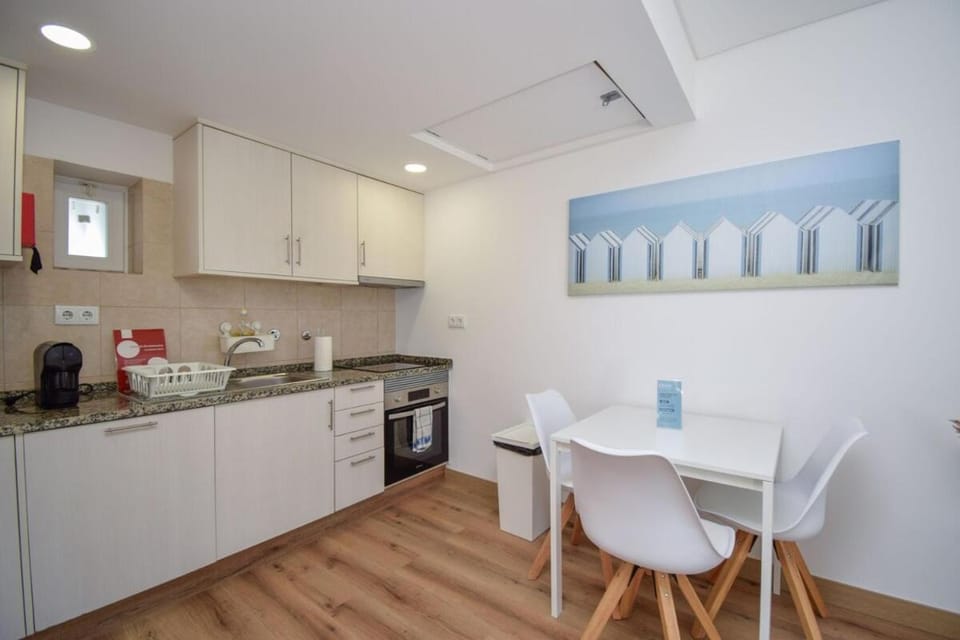 Cozy Studio with Terrace - 800m from the beach Apartment in Lisbon District