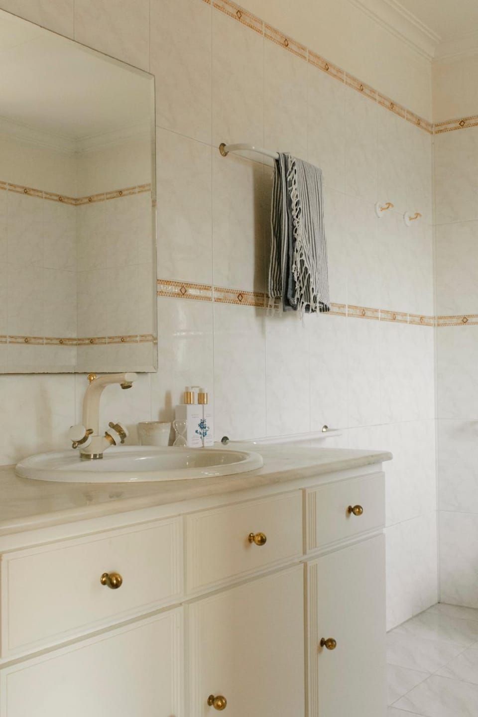 Bathroom, towels