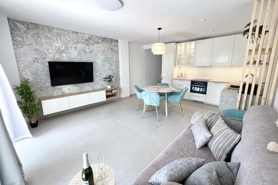 TV and multimedia, Living room, Dining area