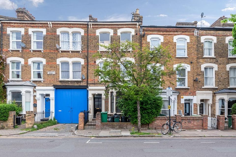 Crouch Hill Charms by MoreThanStays Apartment in London Borough of Islington