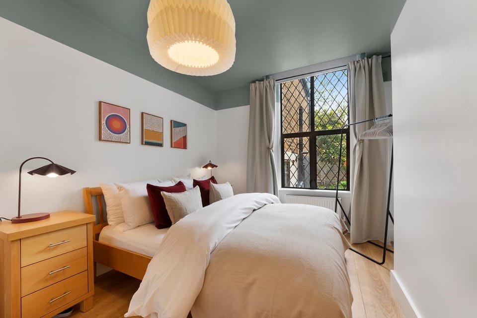 Crouch Hill Charms by MoreThanStays Apartment in London Borough of Islington
