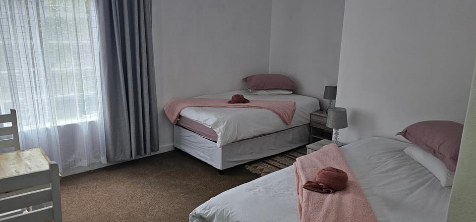 Photo of the whole room, Bedroom, towels