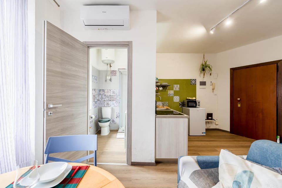 Kitchen or kitchenette, Living room, Seating area, Dining area, air conditioner