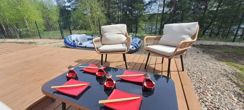 Spring, Day, Garden, Seating area, Dining area, Garden view