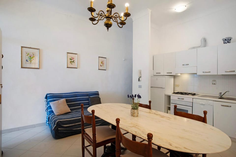 Property building, Kitchen or kitchenette, Living room