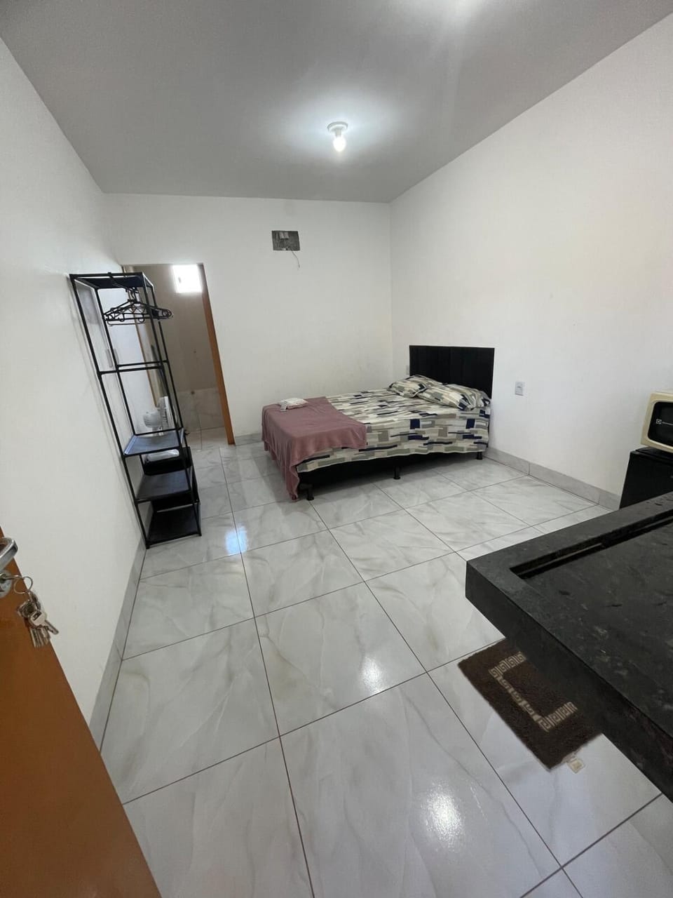 Bed, Living room, Photo of the whole room, Seating area, Bedroom