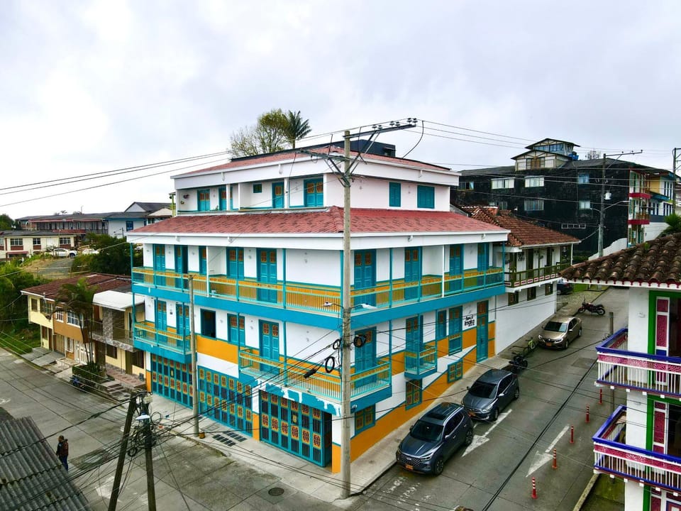 Property building, Off site, Day, Neighbourhood, City view, Street view, Location, Parking