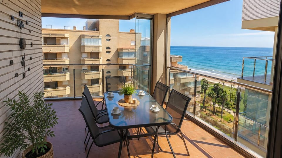Natural landscape, Balcony/Terrace, Dining area, Sea view