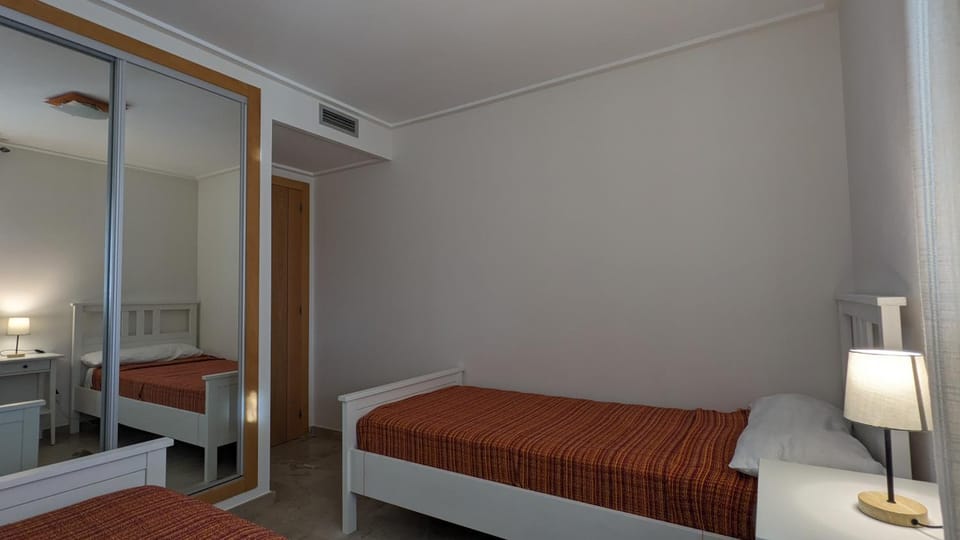 Bed, Photo of the whole room, Bedroom, air conditioner