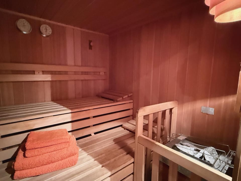 KitzDiamant with Pool, Sauna & Garden Deluxe by Belle-Stay House in Salzburgerland