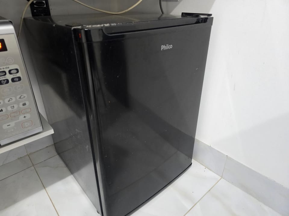 Kitchen or kitchenette, minibar