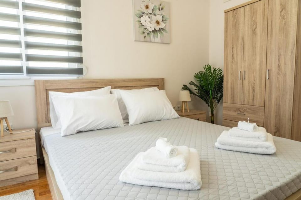 Bed, Photo of the whole room, Bedroom, towels, wardrobe