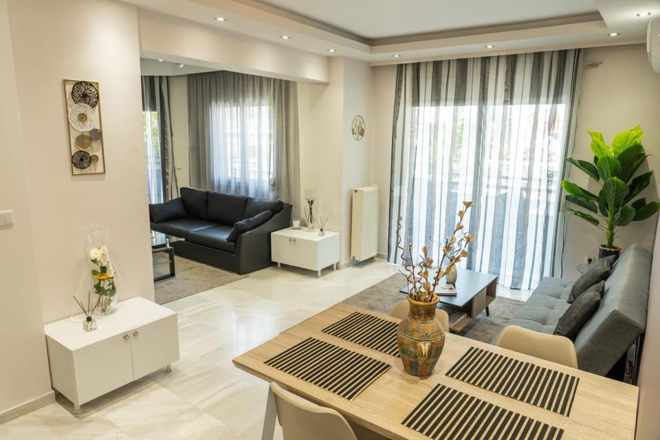 Living room, Seating area, Dining area