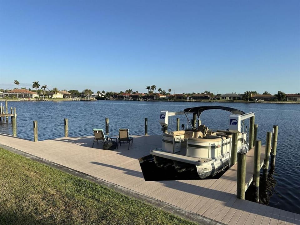 Villa Estelle - Huge lake front Villa Villa in Cape Coral