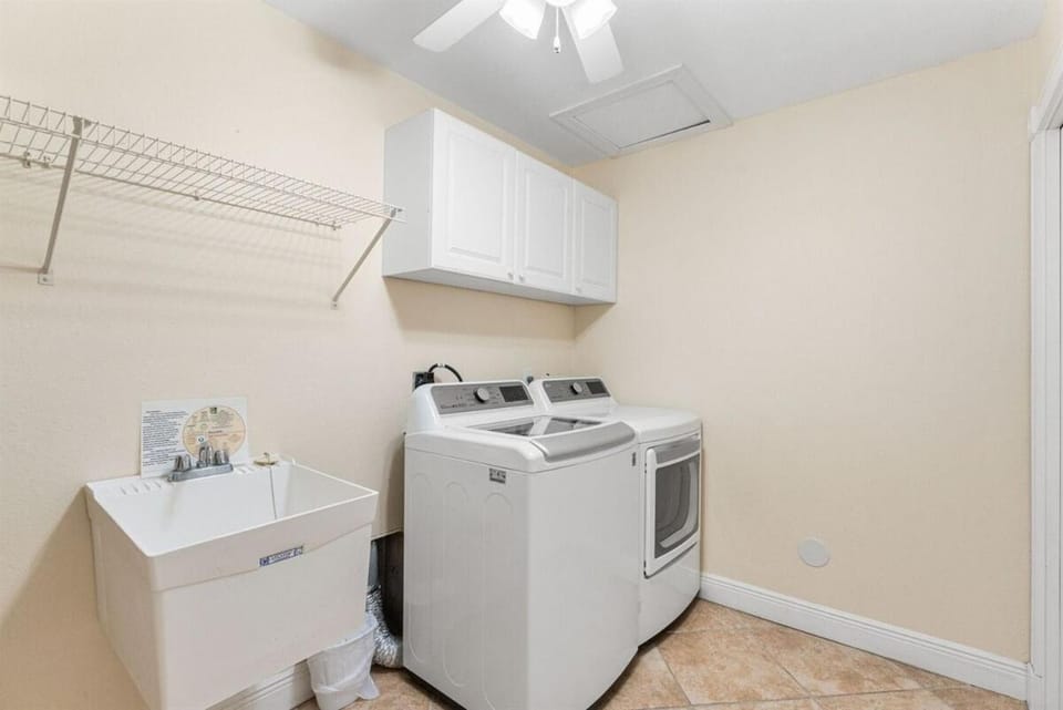 Villa Estelle - Huge lake front Villa Villa in Cape Coral
