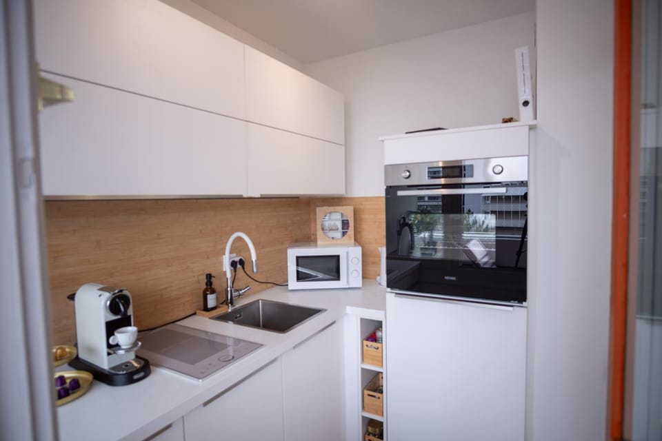 Cozy apartment with pool I U-Bahn Apartment in Munich
