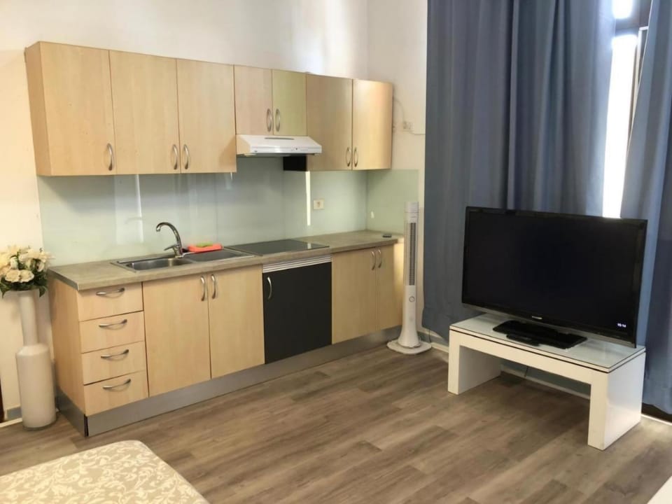 Communal lounge/ TV room, Kitchen or kitchenette